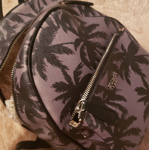 Guess small back pack - Picture 4 of 8